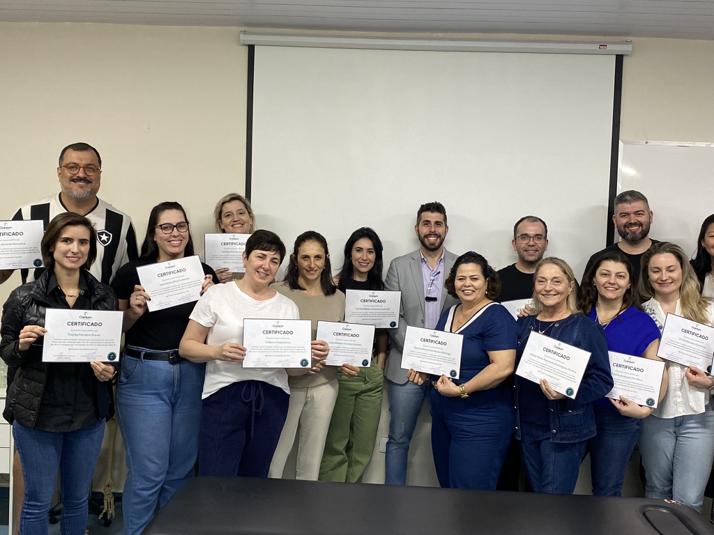 Turma com certificados Cranium